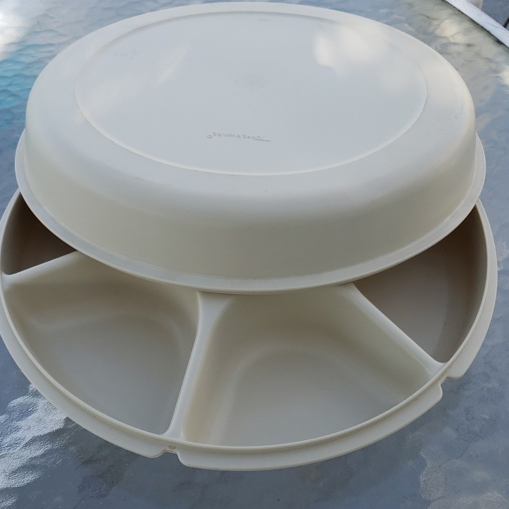 Vintage Tupperware LARGE 2-pc Veggie/Chip & Dip Serving Tray 7 Comp. with Lid